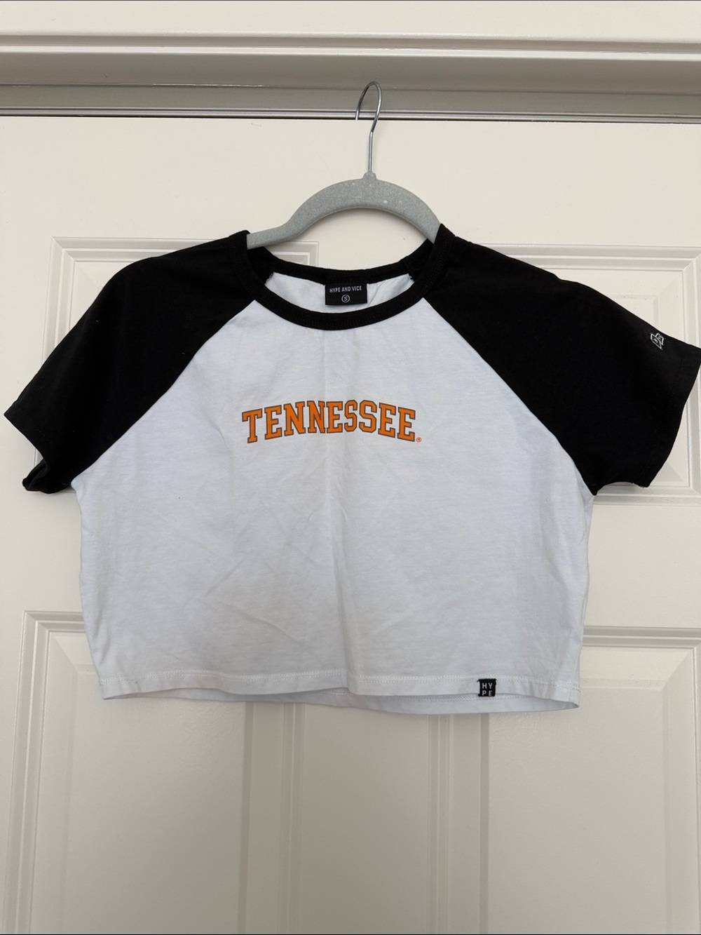 Tennessee Raglan Cropped Tee - White & Black